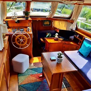 Motor Yacht Amstelle Botel